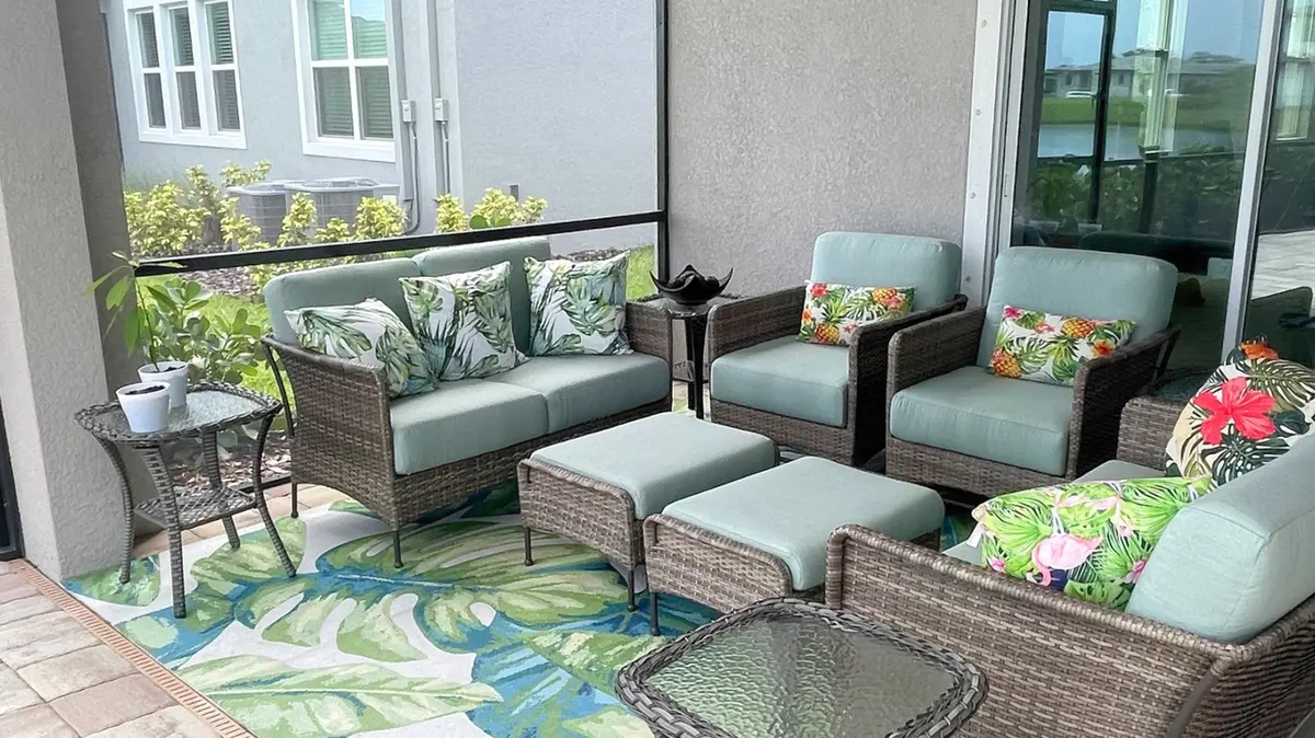 Transformă-ți curtea într-un paradis tropical cu un ecran DIY