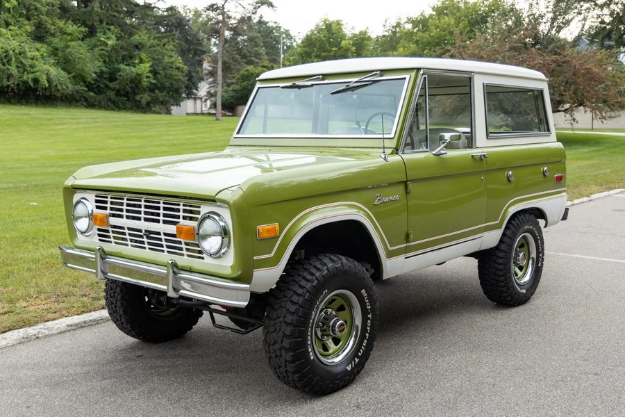 1974 Ford Bronco - Front