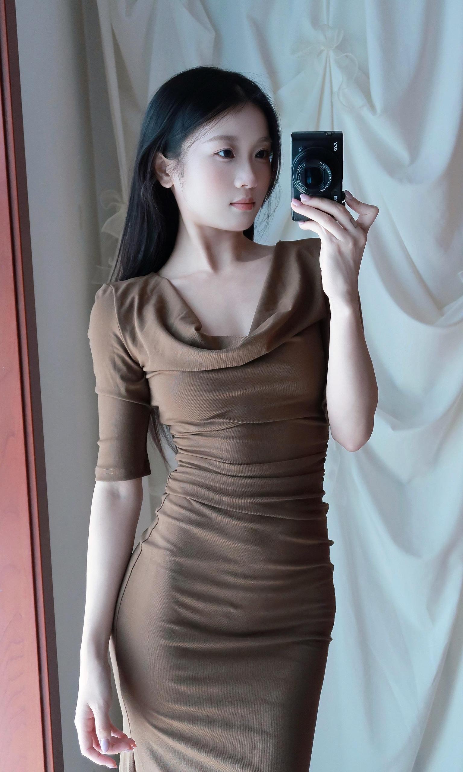váy nâu Ảnh tự sướng