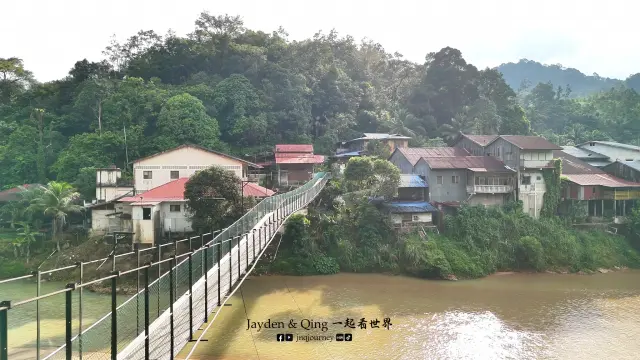 Kolong Pahat Hanging Bridge1.webp