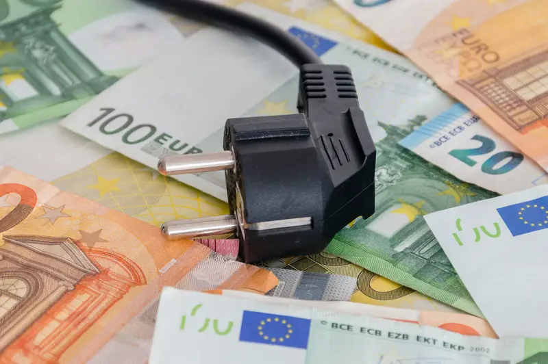 Granturi de până la 15 milioane EUR pentru firmele românești care investesc în stocarea energiei electrice