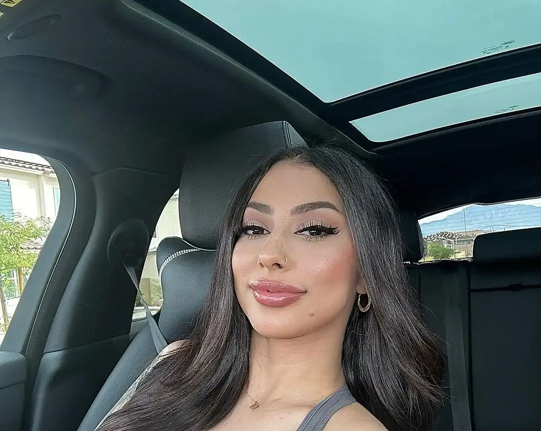 Maria Agredano Wallpapers Insta FIt Bio (9)