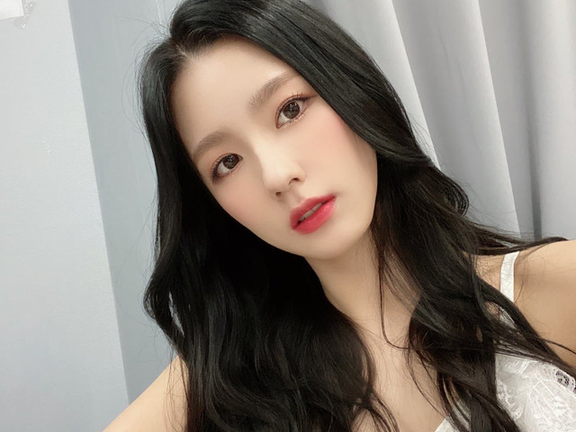 (G)-IDLE-Miyeon 曺薇娟.jpg