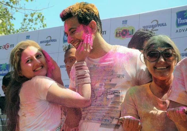 [Image: holi-tv-wallpaper.jpg]