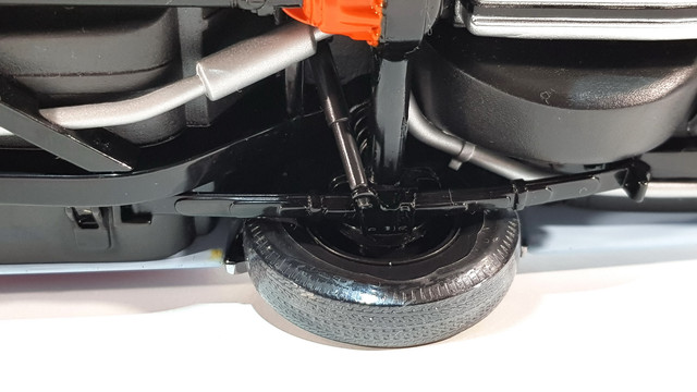 F57TB249.jpg