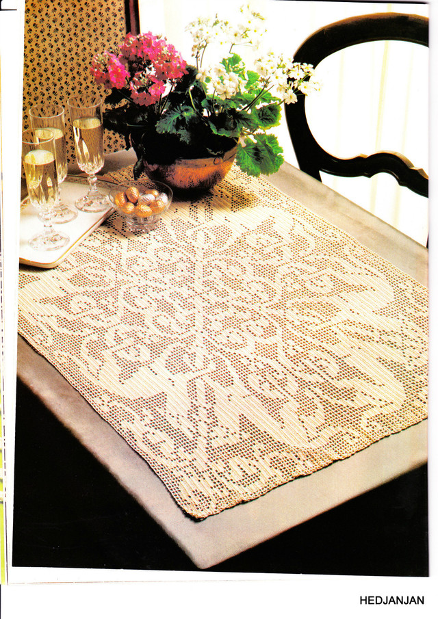 mm79-011986-chemin-de-table-graphique