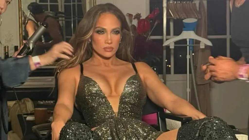 Jennifer Lopez Stuns in Plunging Micro Minidress