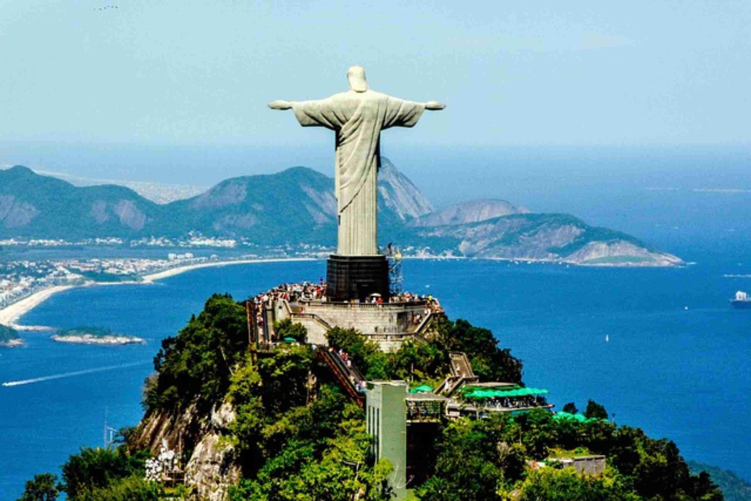 An image showing the stunning view of Christ the Redeemer.