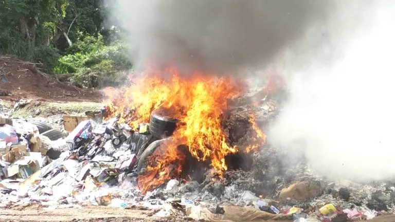 Illustration - À Guiglo, 8,3 tonnes de poison brûlent pour sauver une jeunesse rurale