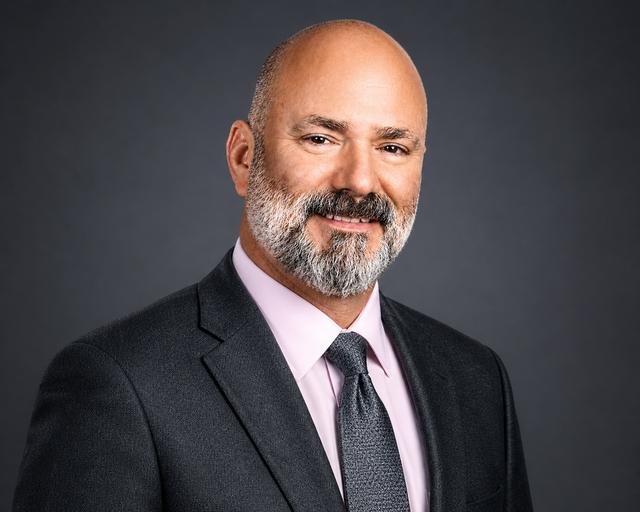 Wally Proenza headshot