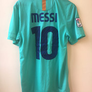 barca-10-away-Messi3