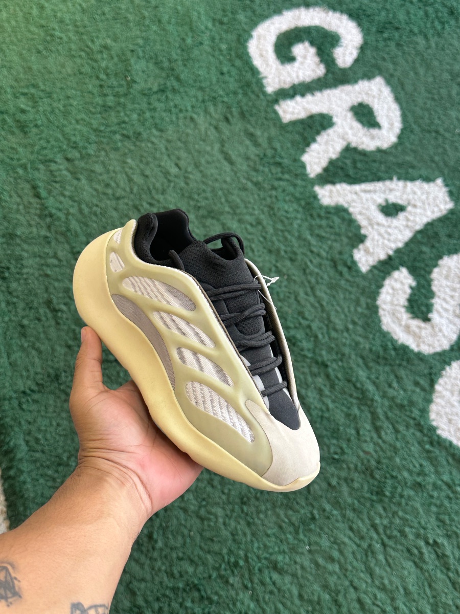 Yeezys 700