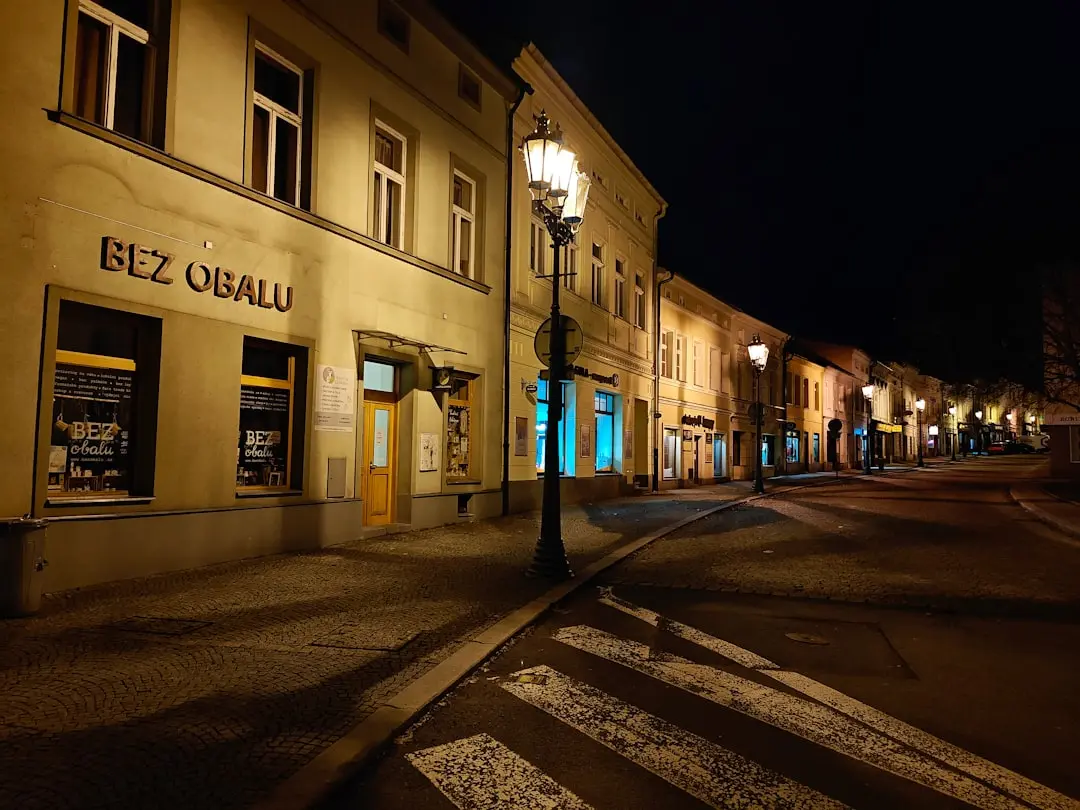 United Defense Thinning Ahead of Chelsea Match