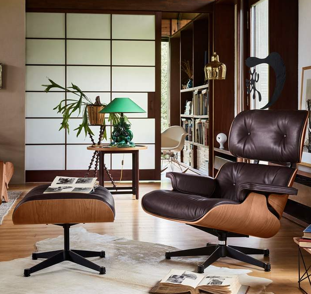 Eames Lounge Chair Replica.png