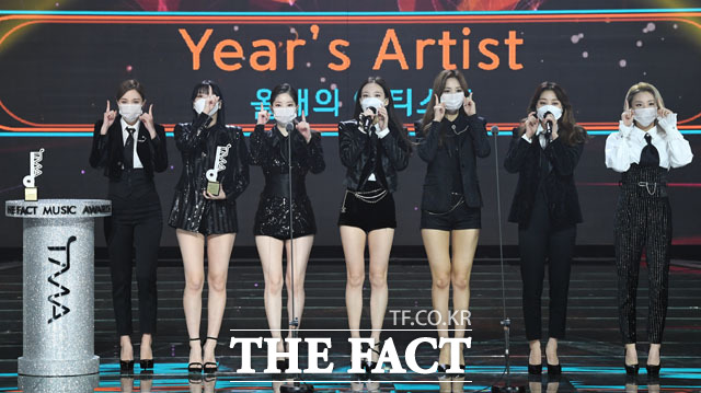TWICE, ‘2020 The Fact Müzik Ödülleri’nde ‘Yılın Sanatçısı’ Ödülünü Kazandı