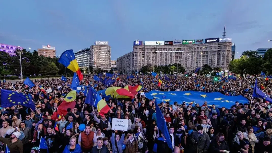 Protest în Piața Victoriei pentru apărarea democrației