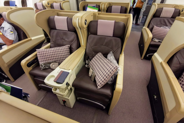 10-middle-seats.jpg