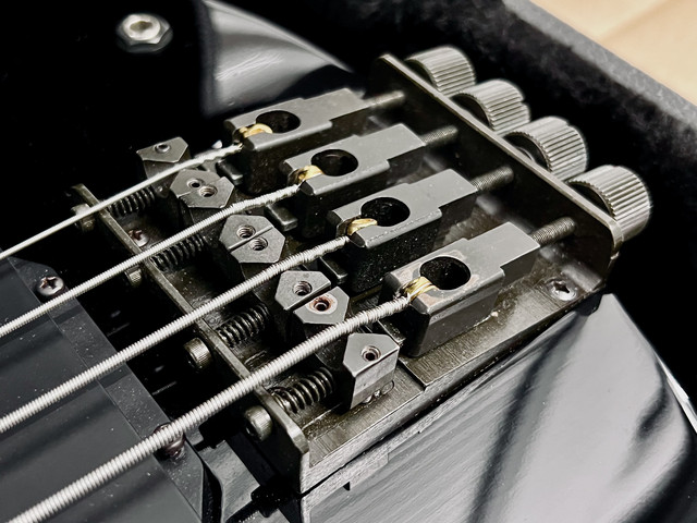 NGD: Tiny Titan From Japan! 1986 Yamaha MBX Headless Bass