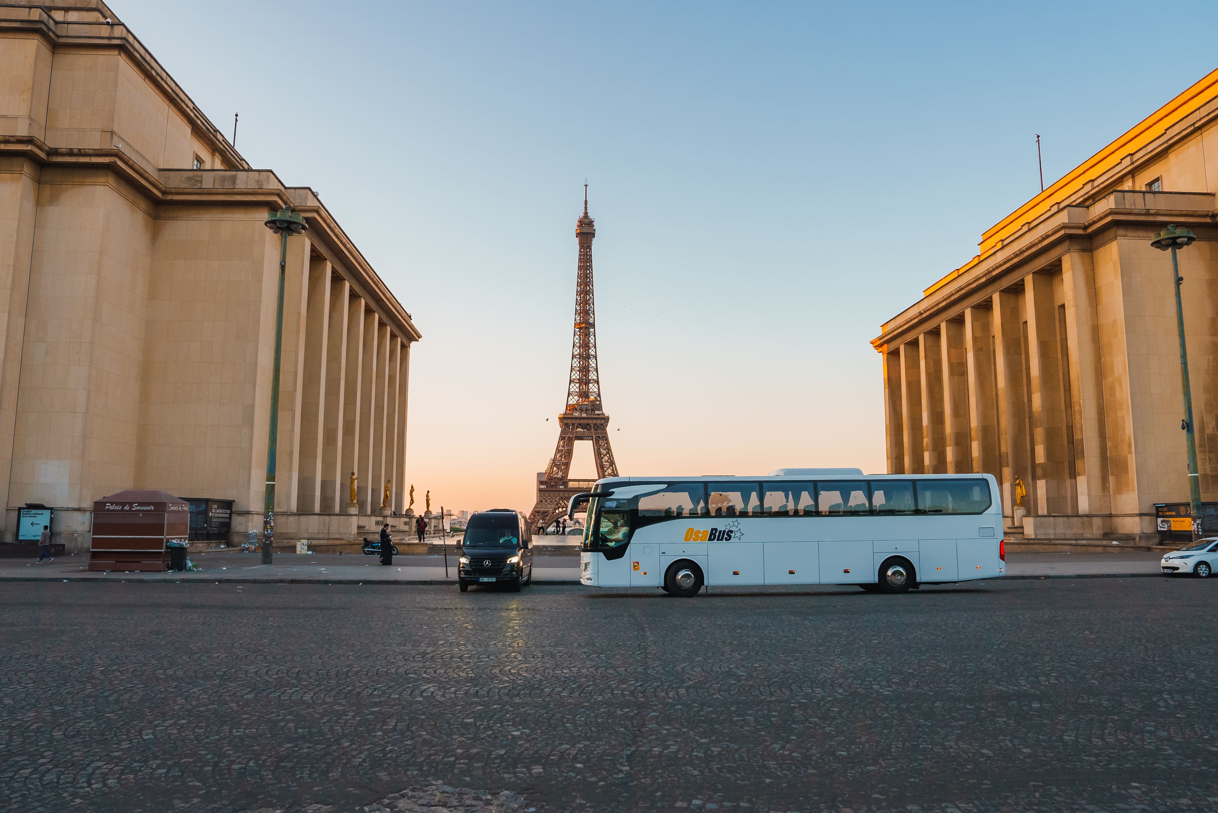 Charter Bus Rental is a Great Option for Your Group Vacation in Paris