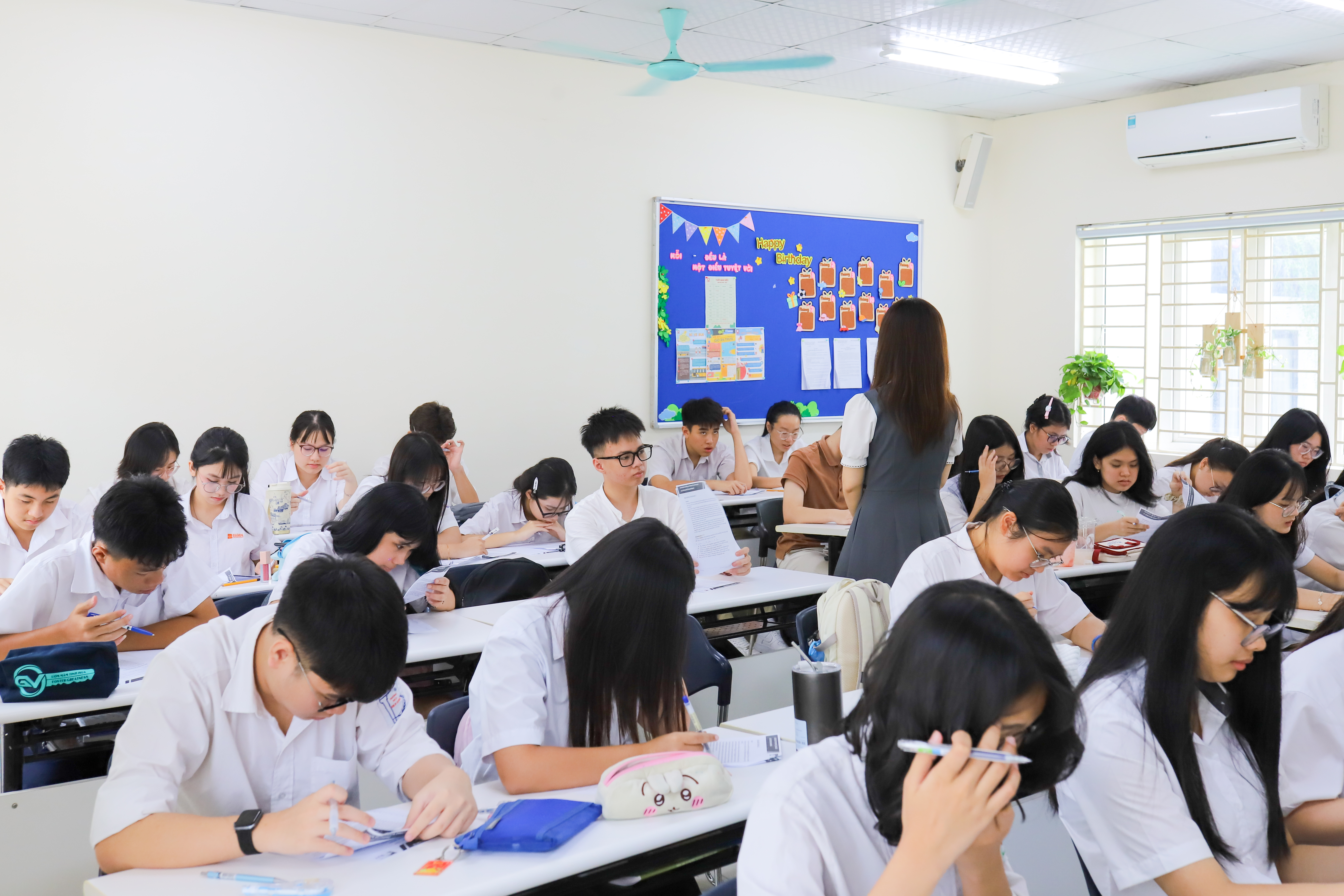 Khoảnh khắc làm bài 7