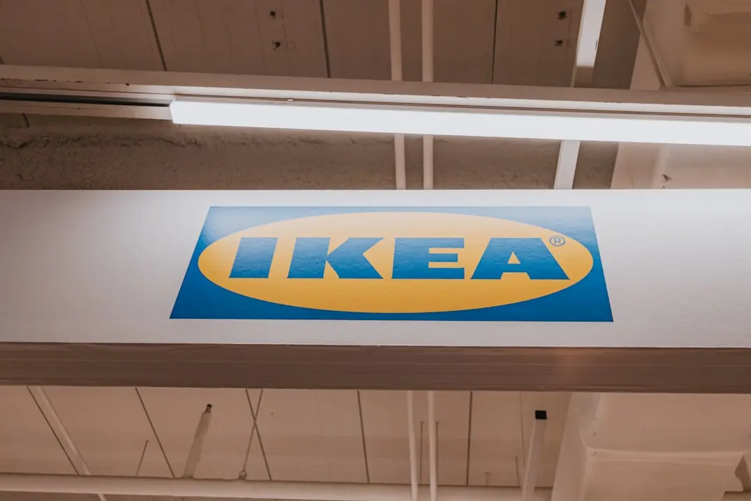 IKEA prezintă o nouă colecție de mobilier care este prietenos cu bugetul cu un atractiv luxurios