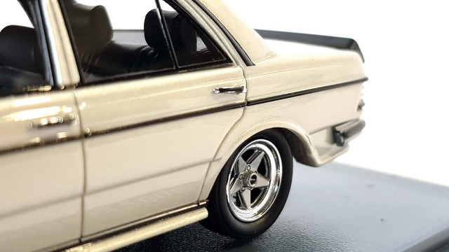 m123-AMG526-resize