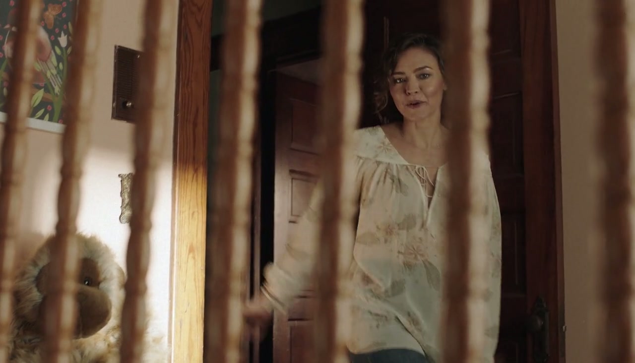 Girl on the Third Floor Screenshot
