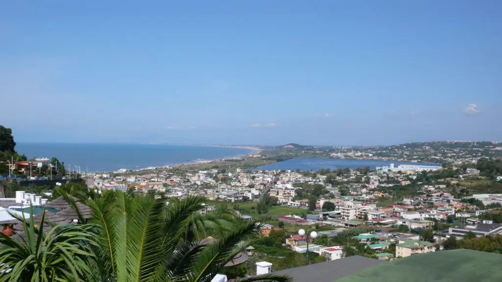 Primarul din Bacoli promite plajă liberă după un incident neplăcut cu o turistă