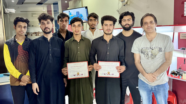 Mobile Repairing Course i Smart Training Institute (29).jpg