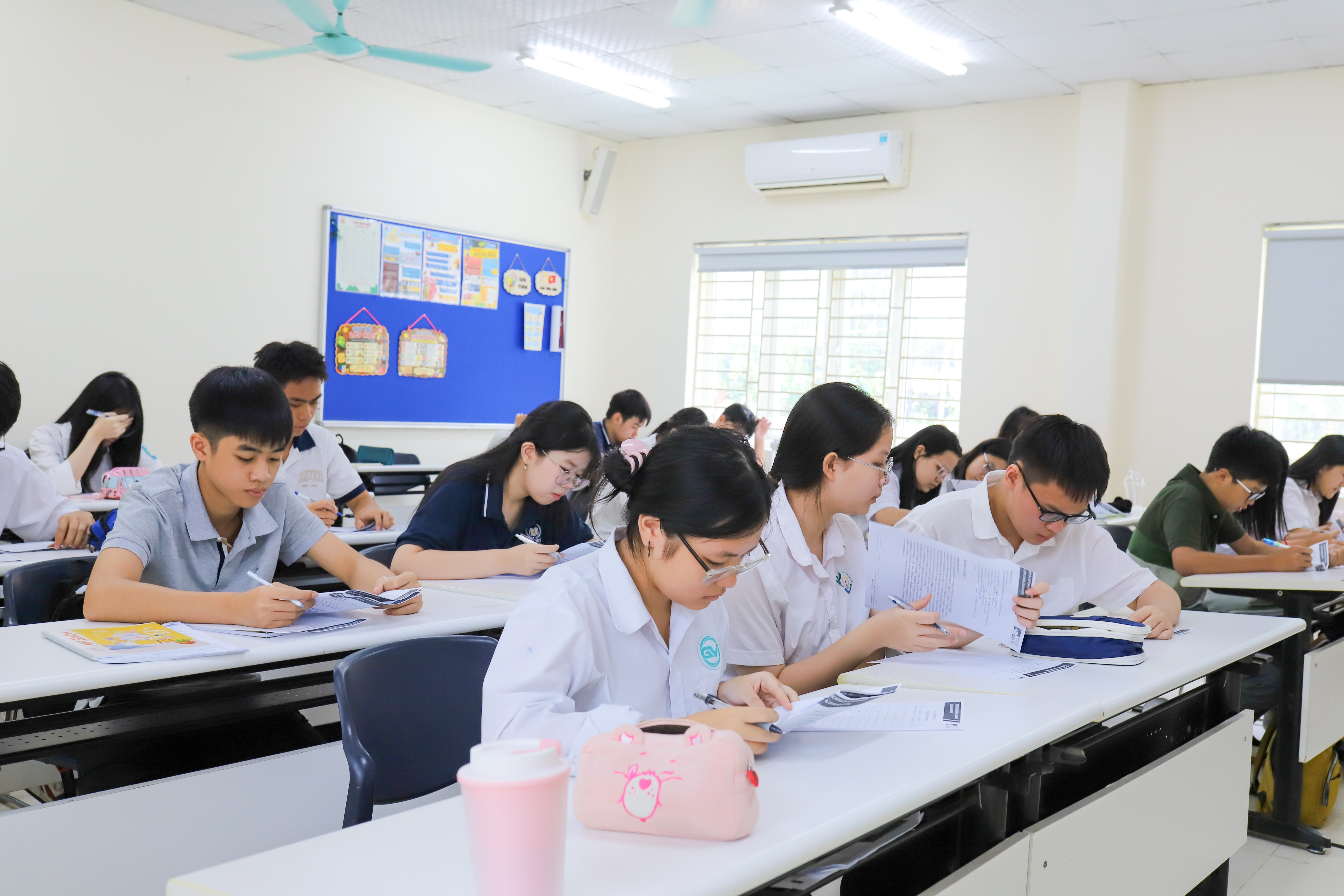Khoảnh khắc làm bài 1