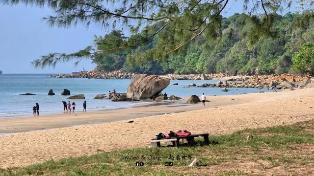 Pantai Teluk Kalong1.webp