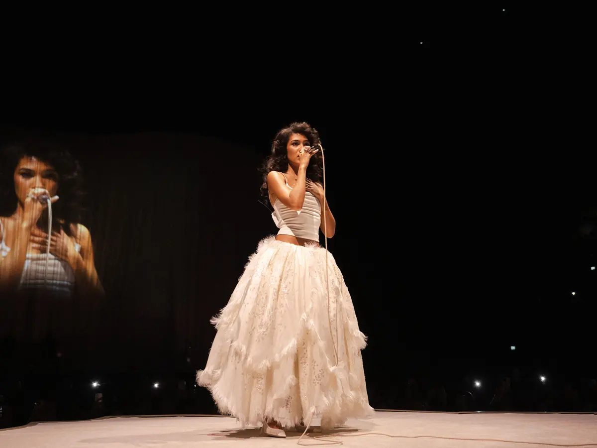 Olivia Dean's Showstopping Tour Skirt
