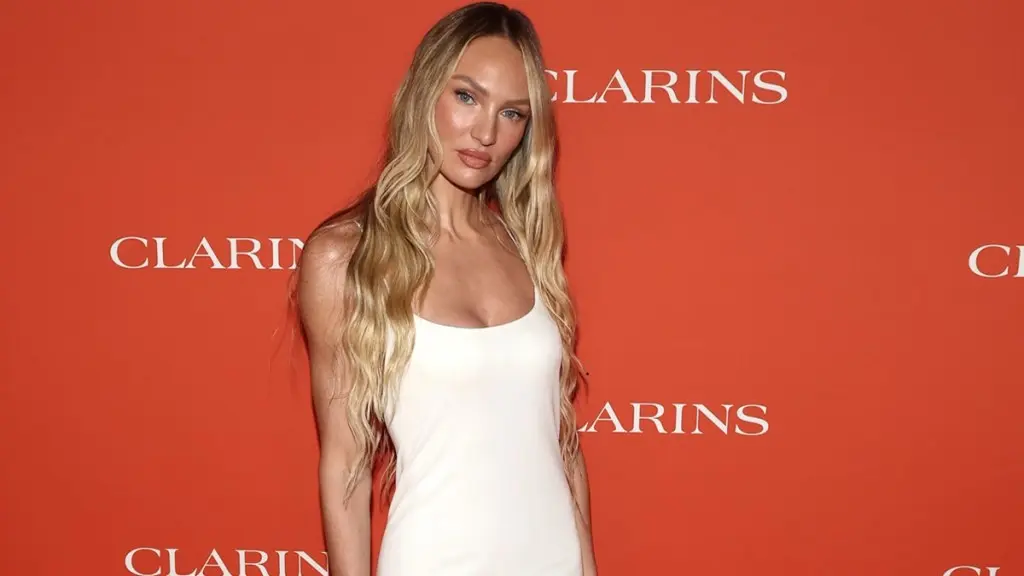 Supermodel Flaunts Toned Physique