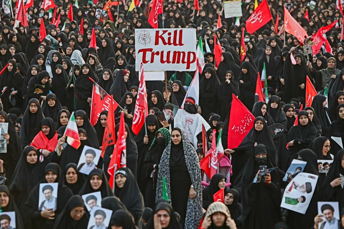 جنازة خامنئي محاولة لإعادة إنتاج صورة النظام