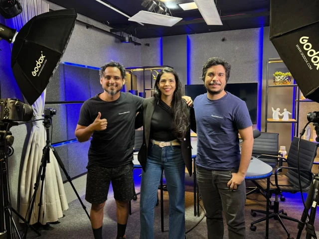 Equipe RecomendeMe com tabata diniz da digicom
