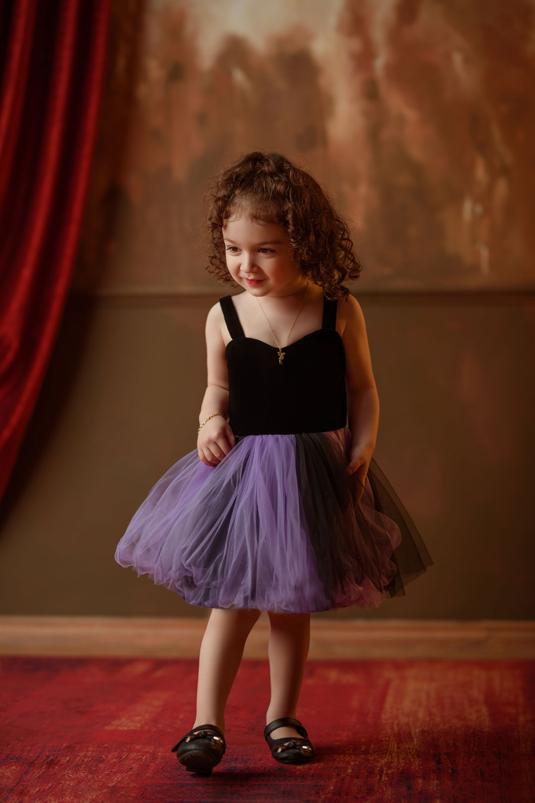 پرتره کودک مشهد با استایل مینیمال و نورپردازی حرفه‌ای - نویسا