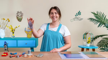 Domestika - Vetro colorato con fiori pressati꞉ la tecnica Tiffany - Ita