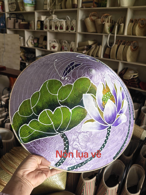 Nón lá lụa vẽ