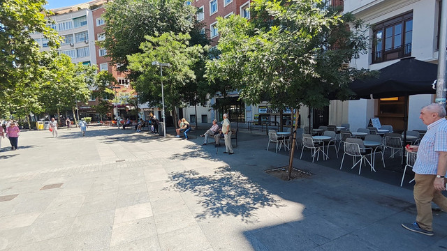Terrazas en la plaza de Manuel Becerra