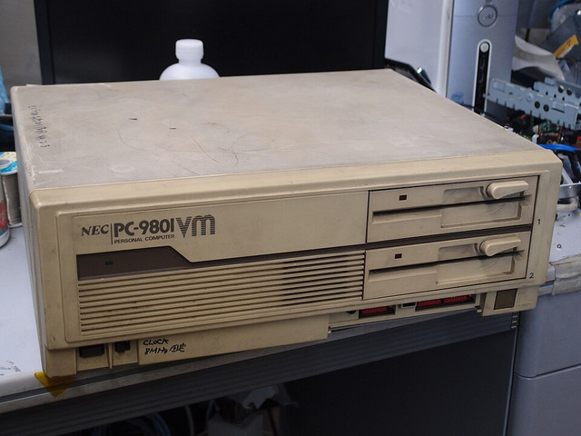 960px-NEC-PC-9801-VM-Front