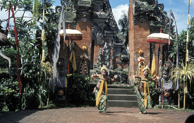 1280px-Bali1981-012