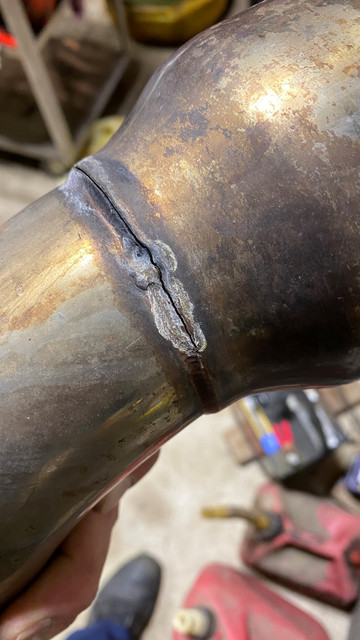 Cracked-downpipe-2.jpg
