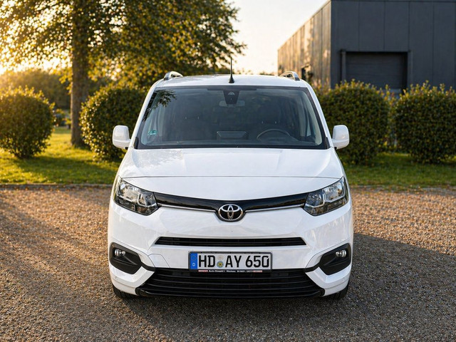 Toyota Großraumtaxi Shuttle Weinheim bis 9 Personen
