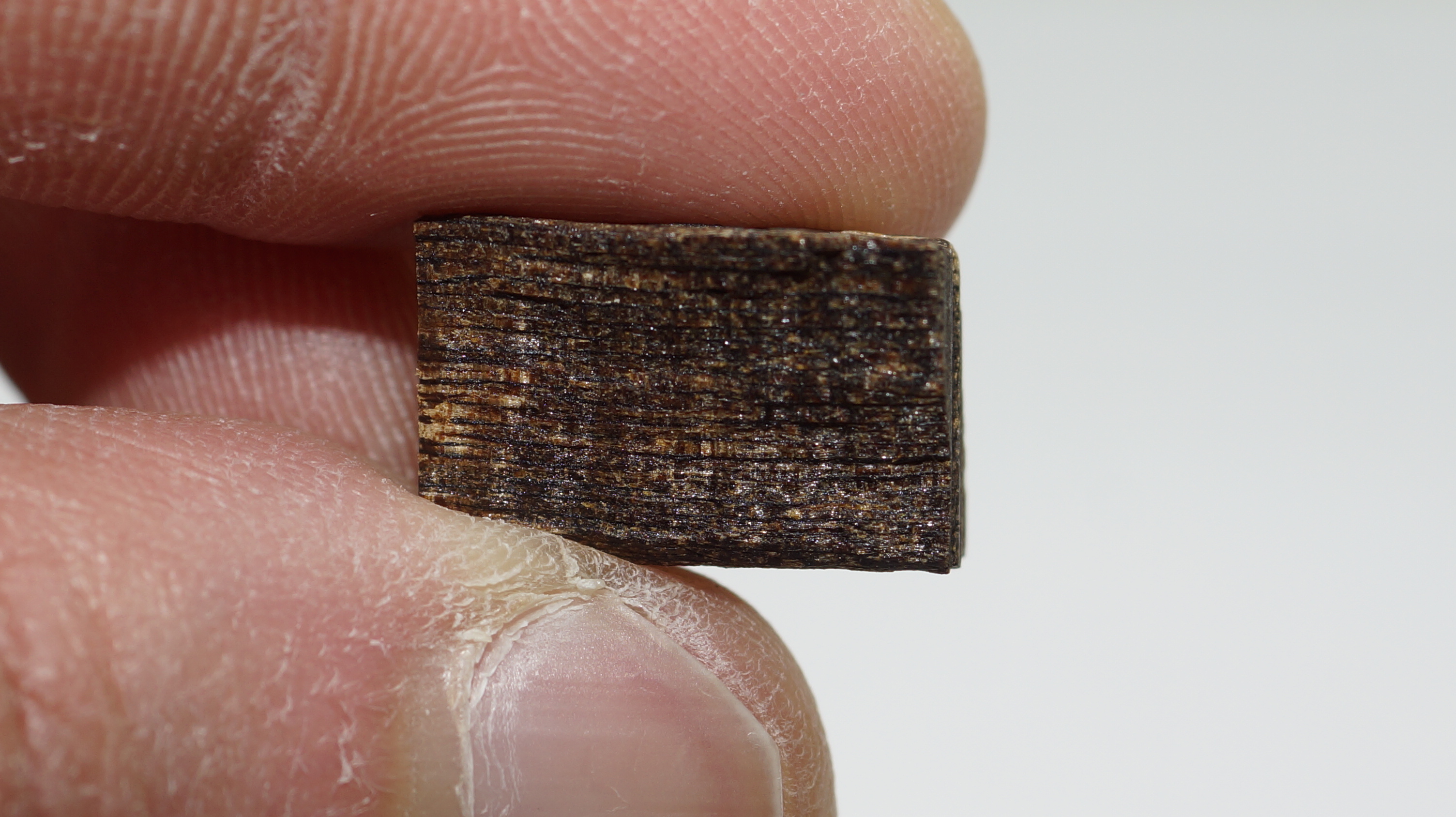 [Ouddict.com] Oud Wood