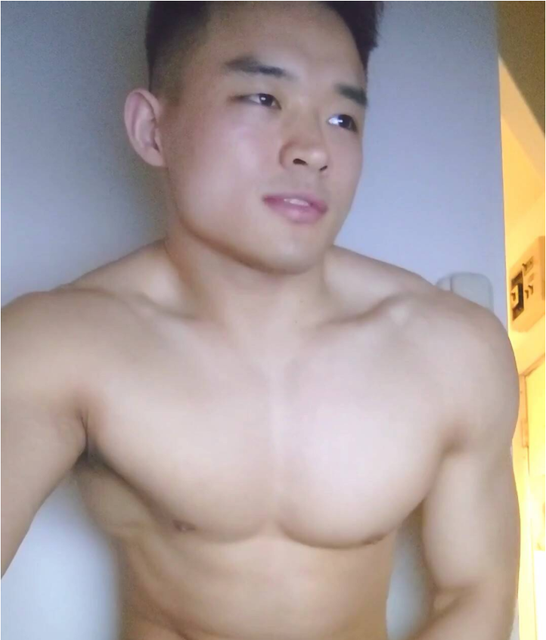 d721腹肌健身哥被勾引自嗨