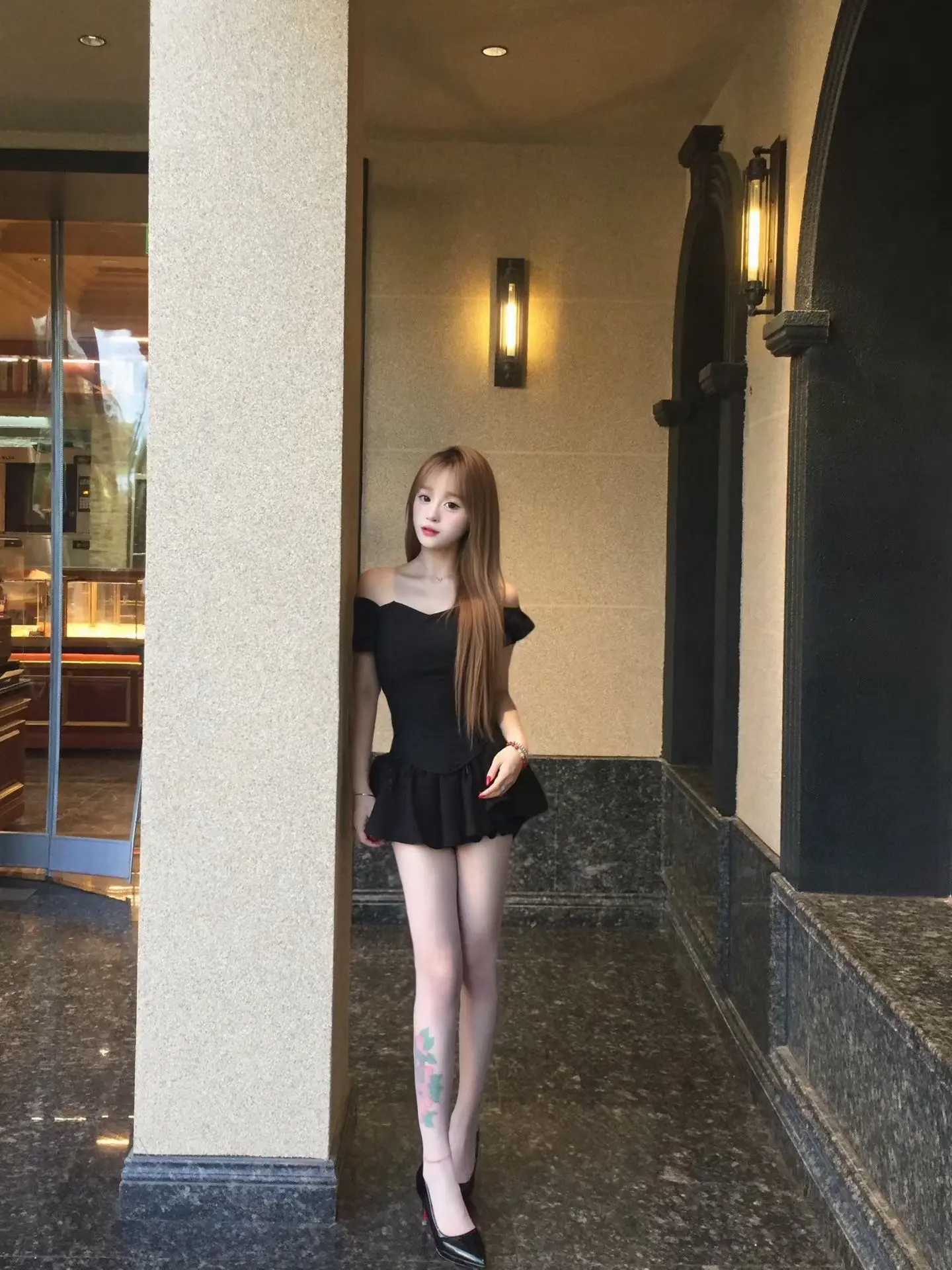 vẻ đẹp châu Á hình xăm vớ