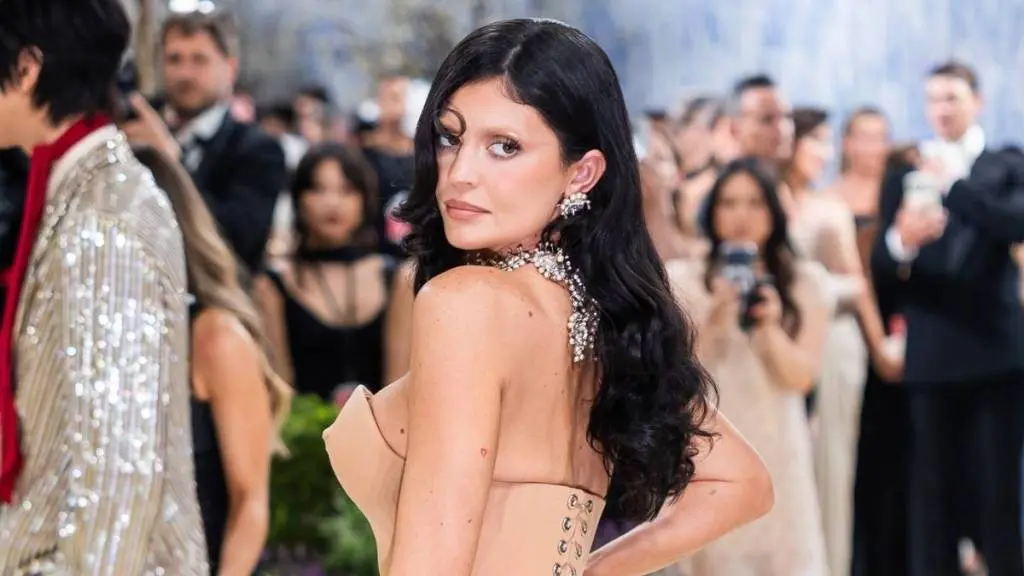 Kylie Jenner's Daring Top văzut