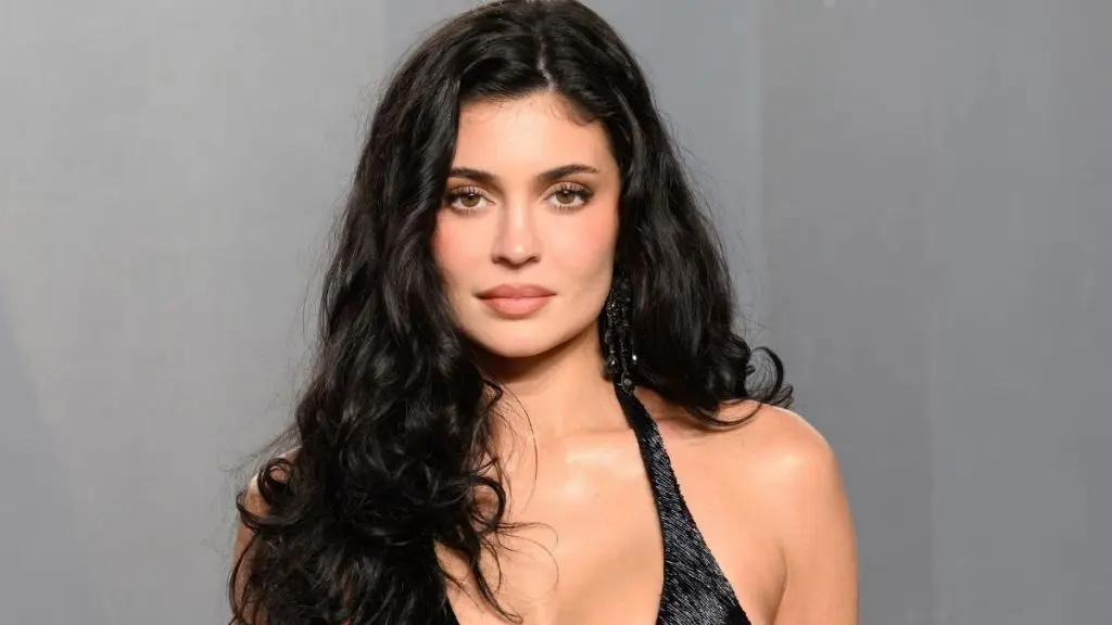 Kylie Jenner Flaunts Daring Corset