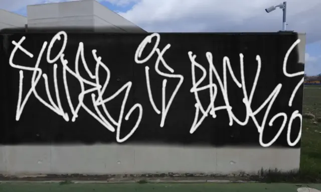 Graffiti artwork by Tkiz