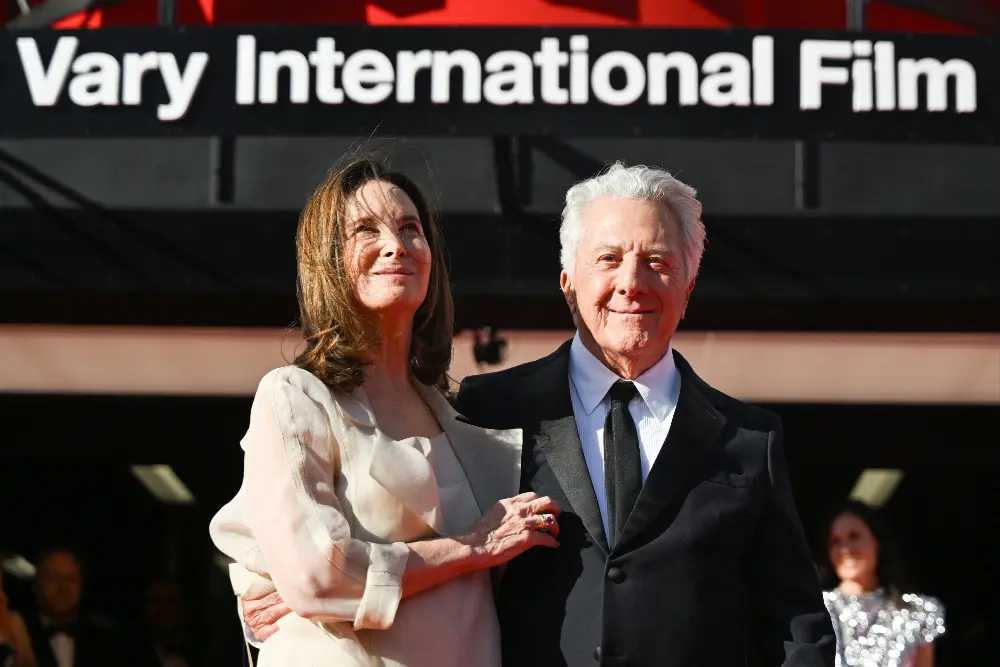 Dustin Hoffman compară America modernă cu diviziile din timpul războiului din Vietnam